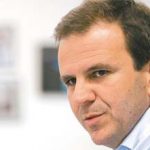 Chuva acaba com a soberba de Eduardo Paes, que sonhava em dar uma “chinelada na paulistada”