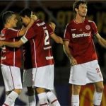 Mesmo com apagão, Fluminense vence os paraguaios e Internacional empata com o Peñarol
