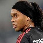 Ronaldinho Gaúcho desperdiça pênalti, mas Flamengo garante vaga entre os melhores