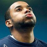 Ganso deverá ser escalado para o lugar de Robinho, cortado da seleção por conta de dores no púbis