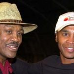 Joe Frazier, o homem que derrotou Mohammad Ali no ringue, não resiste ao câncer de fígado e morre aos 67 anos