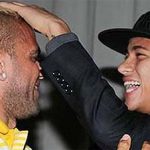 Daniel Alves e Neymar são indicados para receber o “Bola de Ouro da FIFA” de melhor jogador
