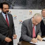 Governador Agnelo Queiroz assina convênio que abre caminho para gás canalizado no DF
