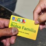 Com funcionário-fantasma como ministro, governo sugere que beneficiário deixe o Bolsa Família