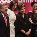 Prêmio “Brasileira do Ano” concedido a Dilma está entre a miopia da razão e o caça-níquel