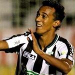 Destaque do Figueirense no Brasileirão, lateral esquerdo Juninho vestirá a camisa do Palmeiras em 2012