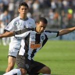 Apesar do desejo de continuar no Galo, volante Pierre pode vestir a camisa do Palmeiras em 2012