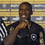 Depois de garantir o pagamento do salário de Seedorf, Botafogo corre atrás de plano de marketing