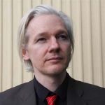 Chanceler britânico discute caso Assange com vice-presidente do Equador