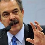 Autoplágio não dá a Mercadante o direito de condenar receita de macarrão instantâneo em redação