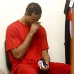 Promotor do caso Eliza Samúdio se irrita com o fato de o ex-goleiro Bruno ter a Bíblia nas mãos