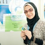 Egípcia de 16 anos transforma plástico em biocombustível