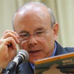 Guido Mantega pisa no tomate ao falar da inflação e culpa a chuva com que o governo tanto sonhou