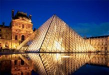 Polícia francesa prende dois suspeitos do roubo ao Museu do Louvre