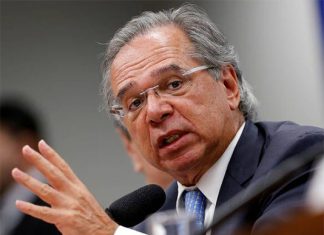 Burlesco e capacho de Bolsonaro, Paulo Guedes debocha de Meirelles ao justificar bizarrices do governo