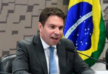 Fugitivos, Zambelli e Ramagem adotam estratégias estapafúrdias que revelam desespero