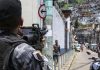 Polícia faz ação para cumprir 56 mandados de prisão no Complexo da Maré, no Rio de Janeiro
