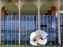 Brasil condena ataques dos Estados Unidos e de Israel ao território iraniano