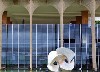 Brasil condena ataques dos Estados Unidos e de Israel ao território iraniano