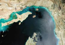 Irã fecha Estreito de Ormuz e ameaça incendiar navios, anuncia chefe da Guarda Revolucionária