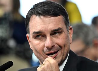 Flávio Bolsonaro é alvo de inquérito no STF por supostamente caluniar Lula