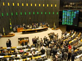 Câmara dos Deputados aprova, em dois turnos, a PEC que acaba com a escala 6×1