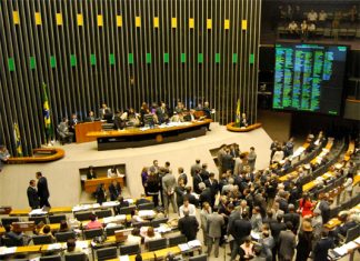 Câmara dos Deputados aprova, em dois turnos, a PEC que acaba com a escala 6×1