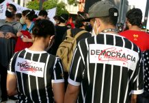 Prefeito de Nova York exalta Sócrates, a Democracia Corinthiana e a mobilização social no futebol