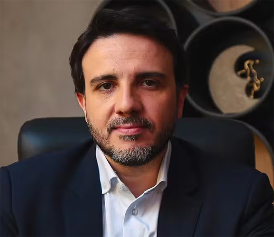Presidenciável do Missão, Renan Santos é um extremista de direita travestido de salvador da pátria