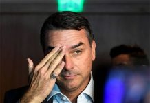 Flávio Bolsonaro tenta minimizar relação com Vorcaro culpando Moraes por uso de avião