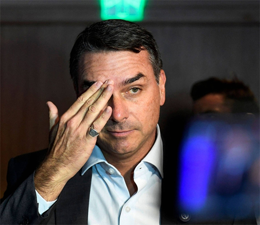 Quando o assunto é saúde, Flávio Bolsonaro mente sem qualquer dose de cerimônia e vergonha