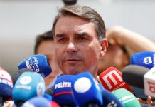 Flávio Bolsonaro escancara sua frouxidão e impõe novas condições para também abrir sigilos