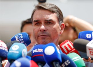 Flávio Bolsonaro escancara sua frouxidão e impõe novas condições para também abrir sigilos