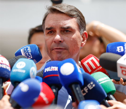 Flávio Bolsonaro escancara sua frouxidão e impõe novas condições para também abrir sigilos